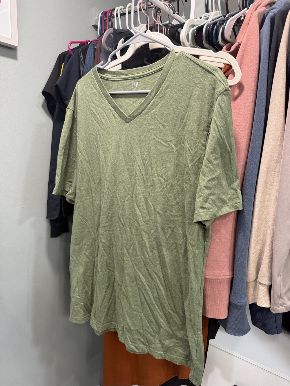Gap Men’s green V neck tee shirt soft, sz XL
